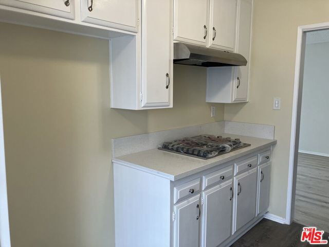 7521 Hampton Avenue, West Hollywood CA: https://media.crmls.org/mediaz/88c991e7-6d16-42e6-a1f8-6c39037effd7.jpg