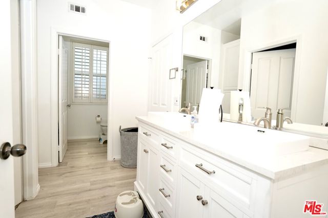 9009 S Calvin Way, Inglewood CA: https://media.crmls.org/mediaz/88c9af0e-9842-4588-b6b1-8e76b671be82.jpg