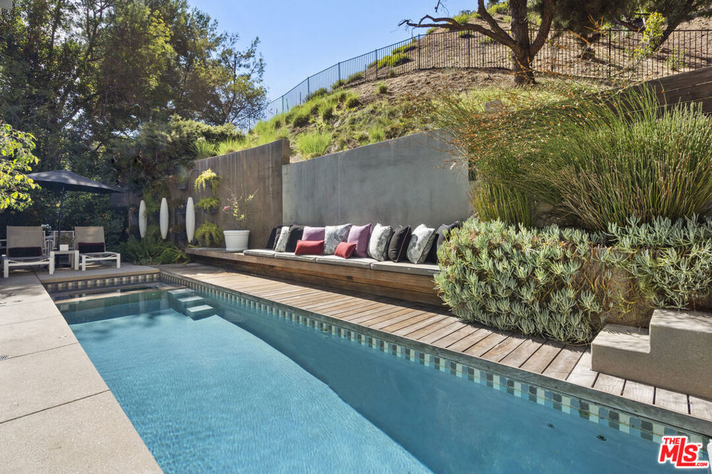 9767 Apricot Lane