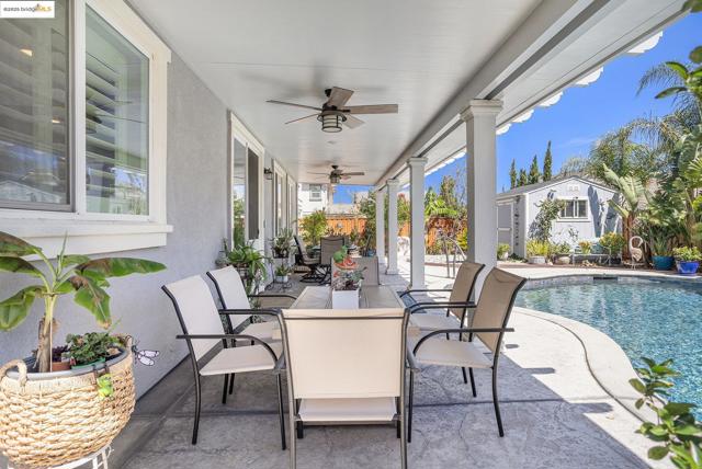 525 Stone Mountain Dr, Oakley CA: https://media.crmls.org/mediaz/88ca9065-9fef-4b10-bba5-7a0d2023817e.jpg