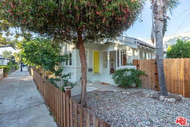 732 N Toledo Walk, Long Beach CA: https://media.crmls.org/mediaz/88ca9680-d054-49ed-829e-9e15fd6ceefc.jpg