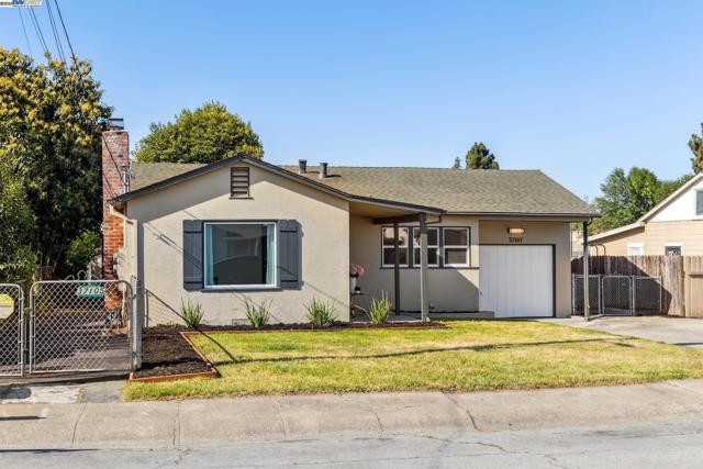 37107 Holly St, Fremont CA: https://media.crmls.org/mediaz/88ca9fee-d778-43b5-a9d5-429e6c9b0734.jpg