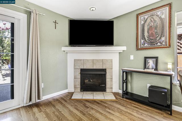 1795 Walnut Creek Dr, Santa Rosa CA: https://media.crmls.org/mediaz/88cb7d65-3550-4673-af53-b30bb5977177.jpg
