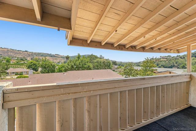 2807 Carlton Way, Fallbrook CA: https://media.crmls.org/mediaz/88cbb31c-8293-4b09-b8d4-53d1697d8a34.jpg
