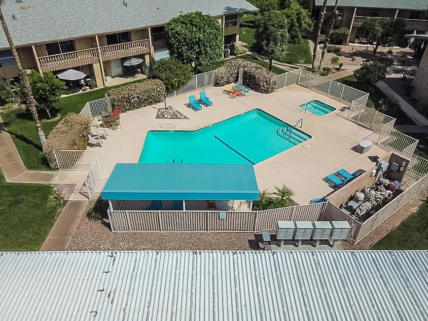 https://media.crmls.org/mediaz/88cbe53c-6a94-4c4b-9cca-ab94e9c6a26a.jpg?preset=X-Large