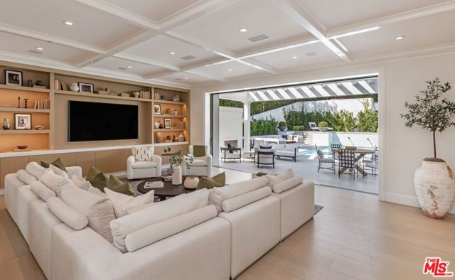 755 Napoli Drive, Pacific Palisades CA: https://media.crmls.org/mediaz/88cc5c85-4562-493b-a7e6-fb7423c121b6.jpg