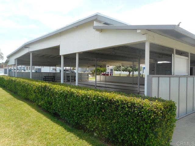 211 N Citrus Avenue, Escondido CA: https://media.crmls.org/mediaz/88cc7256-f480-49b8-9162-a37a2d23c343.jpg