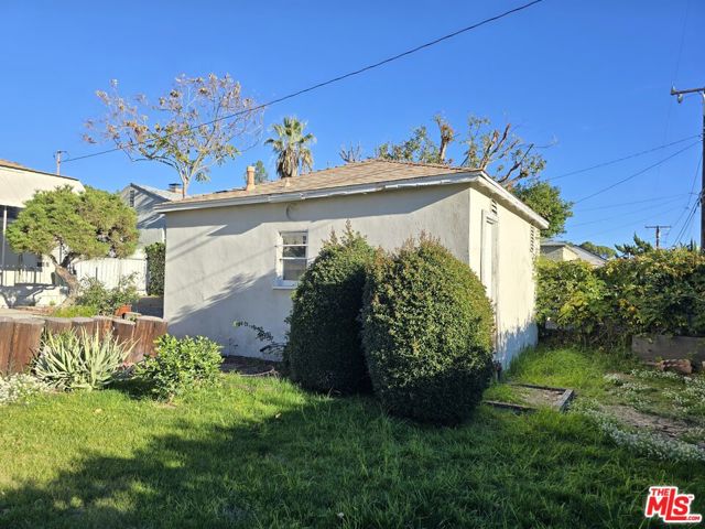 2944 Mayfield Avenue, La Crescenta CA: https://media.crmls.org/mediaz/88cc9810-d1aa-49b0-b62c-549f584ef0e7.jpg