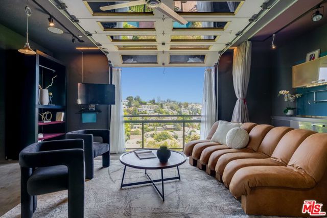 2528 Dearborn Drive, Los Angeles CA: https://media.crmls.org/mediaz/88ce0d93-6b93-4fc6-b386-0bcece91fb5c.jpg