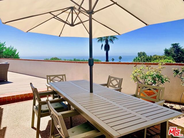 251 Monte Grigio Drive, Pacific Palisades CA: https://media.crmls.org/mediaz/88cf6c04-2080-41b6-8db4-112459e3a082.jpg