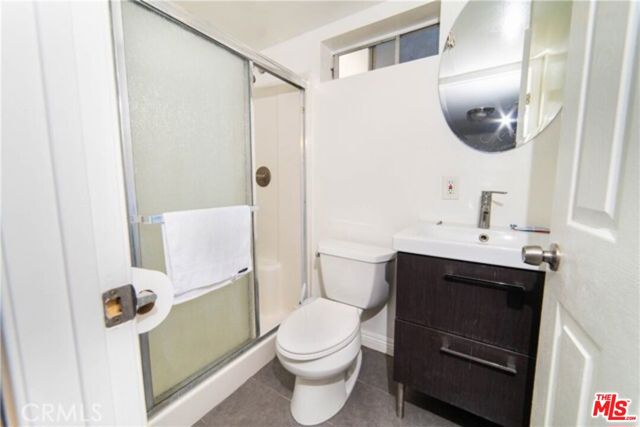 1023 S Wilton Place, Los Angeles CA: https://media.crmls.org/mediaz/88cf8ac3-a28d-49e1-8371-ba1c048564c0.jpg