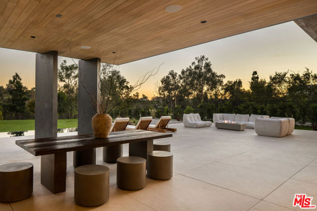 29200 Larkspur Lane, Malibu CA: https://media.crmls.org/mediaz/88cfafff-677f-46a7-a81f-695a8d4a147d.jpg