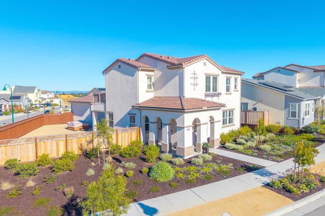 585 Santa Lucia Way, Marina CA: https://media.crmls.org/mediaz/88d08005-b5ce-4bf0-b41d-7958e74a3e12.jpg