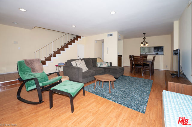 8744 DARBY Avenue, 8 photo 4