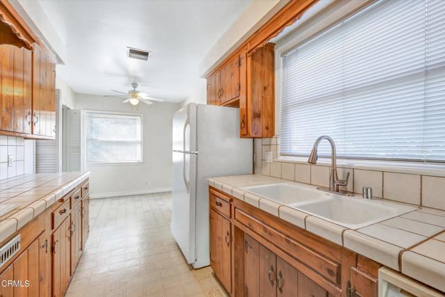 Detail Gallery Image 10 of 33 For 3557 Burritt Way, Glendale,  CA 91214 - 3 Beds | 2 Baths