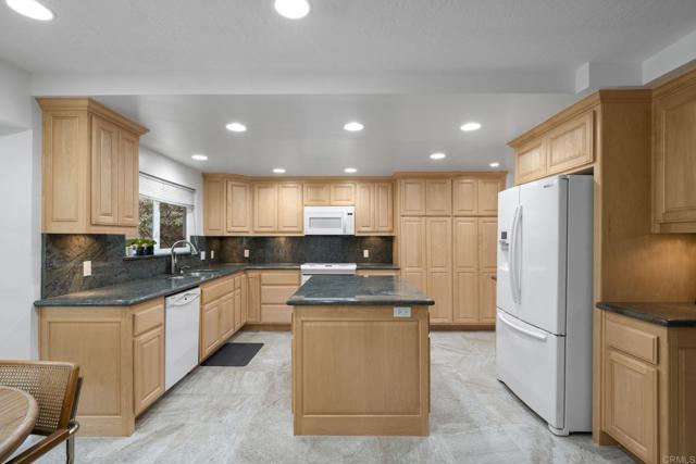 Detail Gallery Image 14 of 43 For 25072 Poderio Dr, Ramona,  CA 92065 - 3 Beds | 2 Baths