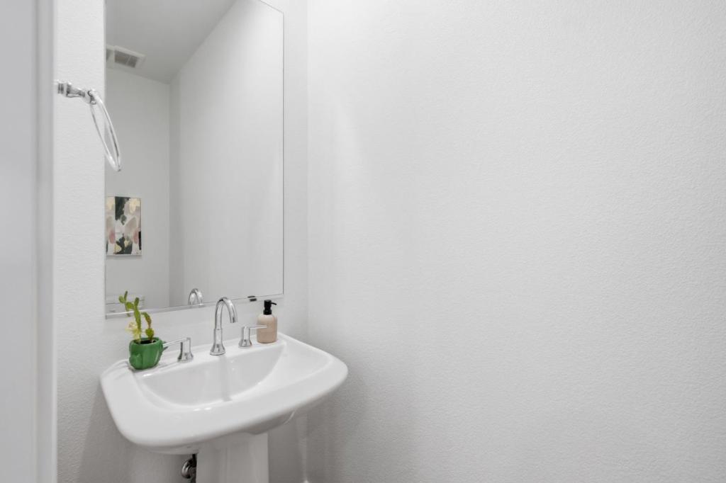 https://media.crmls.org/mediaz/88d1a78c-096a-46af-859e-007ae8a214d3.jpg?preset=X-Large