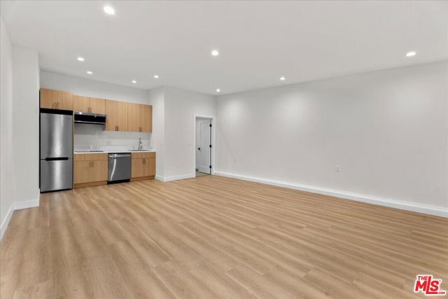 8644 Venice Boulevard, Los Angeles CA: https://media.crmls.org/mediaz/88d1dd2a-d48d-4c22-a639-55aed3d5e86b.jpg