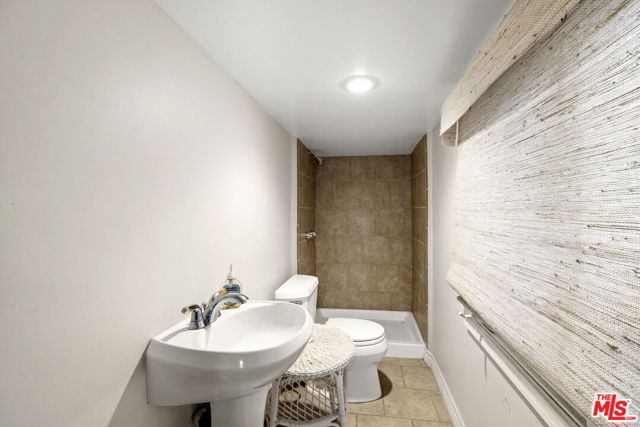 1018 N Tigertail Road, Los Angeles CA: https://media.crmls.org/mediaz/88d2362b-df5d-491d-88ab-f873d5465a72.jpg