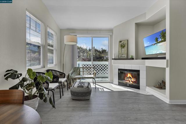 4605 Keller Ridge Dr, Clayton CA: https://media.crmls.org/mediaz/88d249e1-d237-4b0f-a8a4-a133d011ae3e.jpg