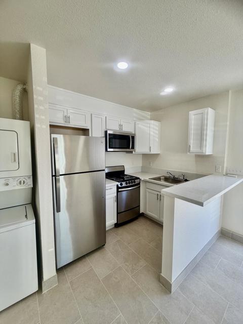 Image 3 of 8 For 52443 Tripoli Way B