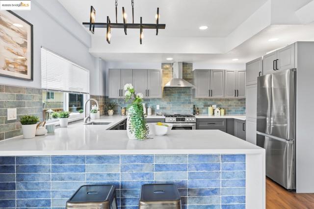 6533 Chelton DR, Oakland CA: https://media.crmls.org/mediaz/88d302d6-154f-49e2-bb6a-1f905701dd8d.jpg
