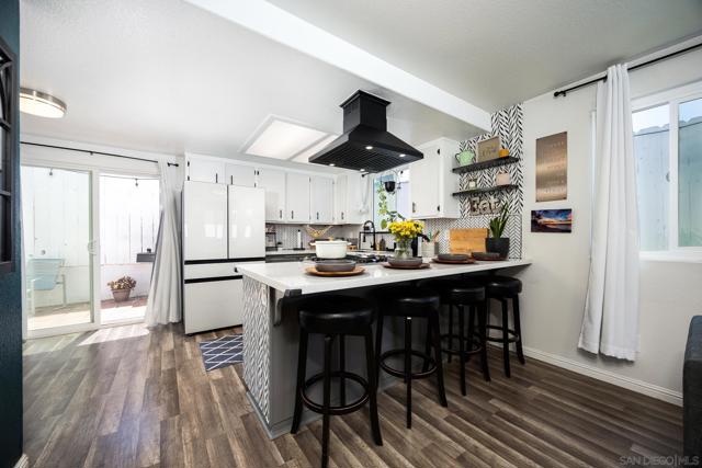 5778 Cumberland St, San Diego CA: https://media.crmls.org/mediaz/88d3b6c8-40c4-494f-bf86-071d382eeaa0.jpg