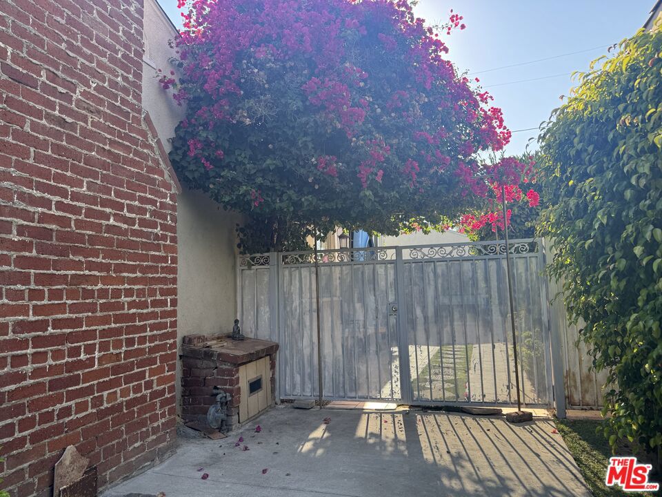 1155 S La Jolla Avenue