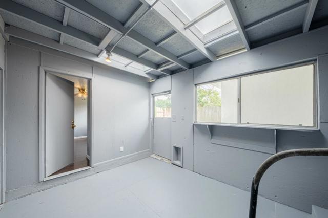 114 Iris Drive, Salinas CA: https://media.crmls.org/mediaz/88d57c5a-9ac6-4cf1-b897-e82e4716d5e7.jpg