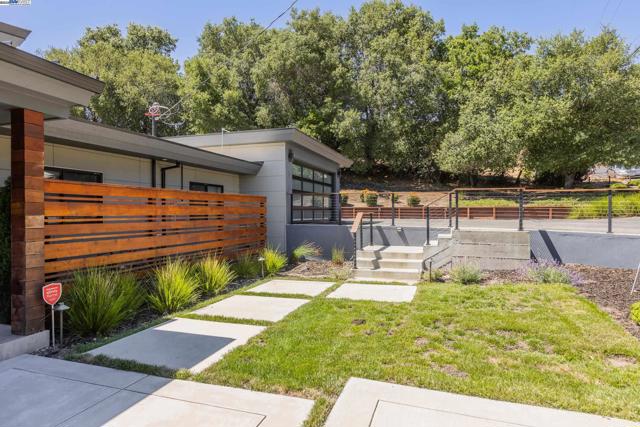 5 Sky Terrace, Danville CA: https://media.crmls.org/mediaz/88d59104-3b02-4bdb-82fa-d642035cc499.jpg