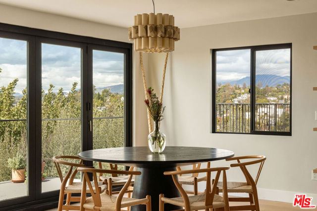 1615 Sargent Place, Los Angeles CA: https://media.crmls.org/mediaz/88d59910-8e0b-4261-a5e3-4f5a47263a4d.jpg