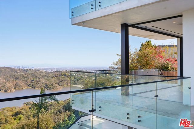 2180 Stradella Road, Los Angeles CA: https://media.crmls.org/mediaz/88d69a6a-b30a-44eb-9cb8-b7efe6d37628.jpg