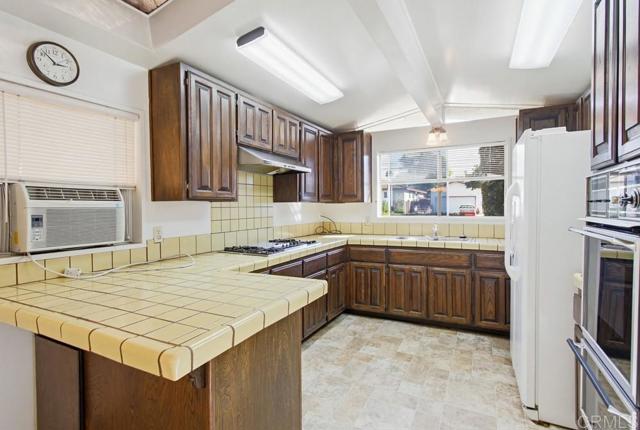 Detail Gallery Image 8 of 38 For 75 E Naples St, Chula Vista,  CA 91911 - 3 Beds | 2 Baths