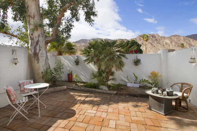 52404 Avenida Rubio, La Quinta CA: https://media.crmls.org/mediaz/88d78962-f456-4f3a-a4b3-541d9ba56dbf.jpg