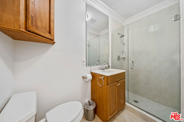 16221 Elisa Place, Encino CA: https://media.crmls.org/mediaz/88d7aedf-45d4-433f-acff-14bfdc6837f1.jpg
