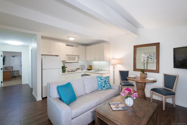 2000 Spindrift Drive, La Jolla CA: https://media.crmls.org/mediaz/88d811d5-ae21-4f38-9637-96e2812e9234.jpg