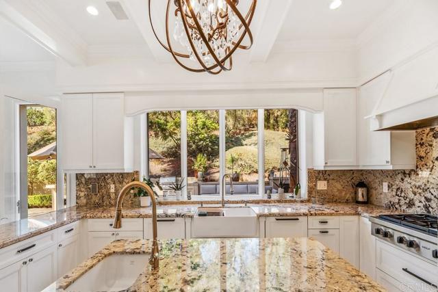 7345 Vista Rancho Ct, Rancho Santa Fe CA: https://media.crmls.org/mediaz/88d81a38-cb30-4b06-ae7f-2554b42d7e03.jpg