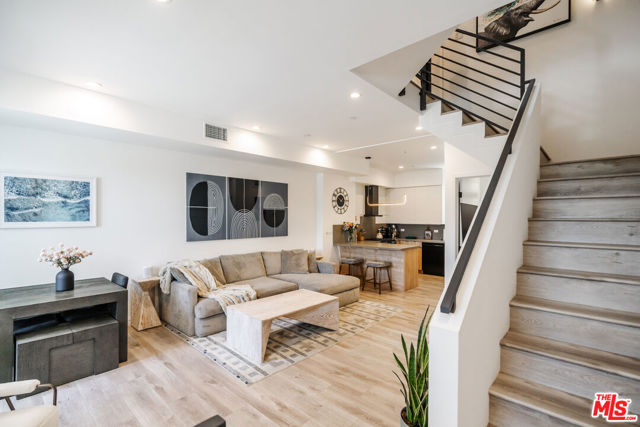 4912 S Centinela Avenue, Los Angeles CA: https://media.crmls.org/mediaz/88d84982-cb4c-4a6c-b98c-921ae1bc42b7.jpg