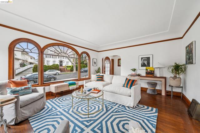 Image 8 of 39 For 534 Mira Vista Ave