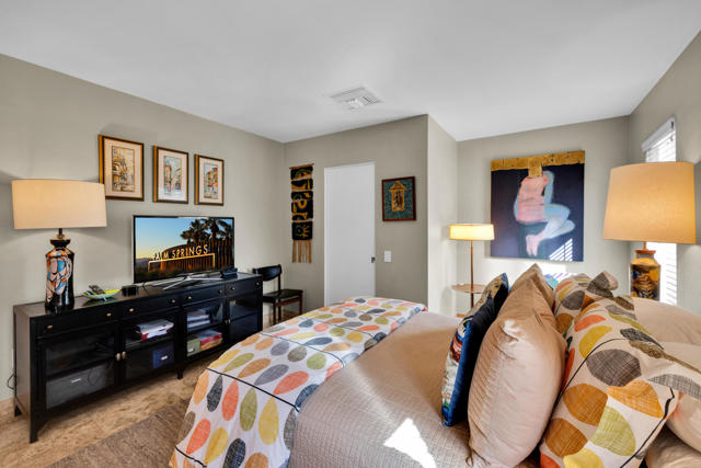 2327 Casitas Way, Palm Springs, CA 92264