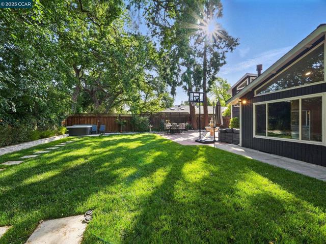 1836 Newell Ave, Walnut Creek CA: https://media.crmls.org/mediaz/88d9036d-9503-450c-be7d-7fe6910f1b7c.jpg