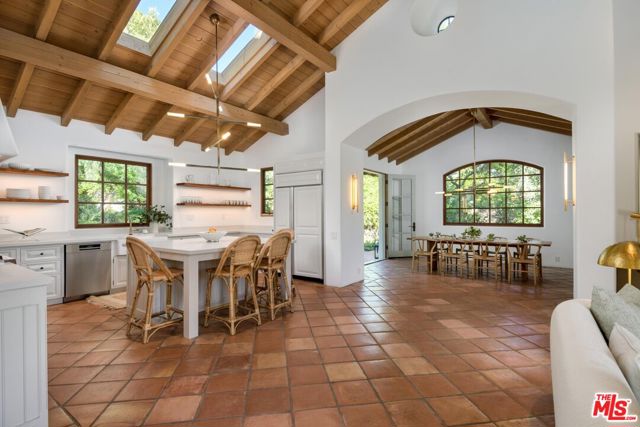 849 Ashley Road, Montecito CA: https://media.crmls.org/mediaz/88d95905-a767-4f6e-9f4e-04ce0308d391.jpg