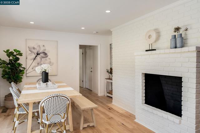 3402 Goyak Dr, Lafayette CA: https://media.crmls.org/mediaz/88d9de5a-45e5-451f-ba36-e47f4c220058.jpg