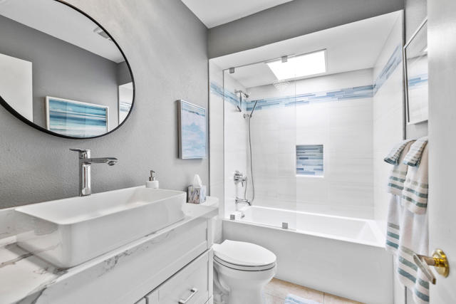 48114 Calle Seranas, La Quinta CA: https://media.crmls.org/mediaz/88d9ed45-f68b-41c1-bf1d-62122996292c.jpg