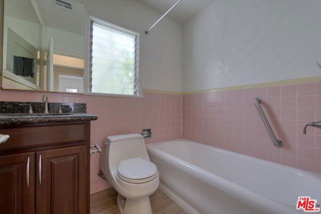 859 S Le Doux Road, Los Angeles CA: https://media.crmls.org/mediaz/88db6a6d-826c-442e-83d8-aed48610ba33.jpg