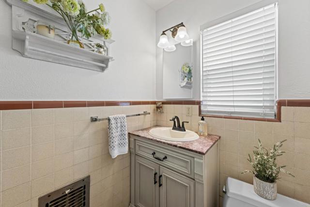 4211 Bolsa Road, Hollister CA: https://media.crmls.org/mediaz/88dc4d37-f51b-4c01-a878-739d73ccea09.jpg