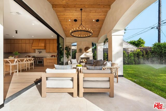 3267 Colby Avenue, Los Angeles CA: https://media.crmls.org/mediaz/88dc8fc0-8200-4a29-bfff-37f570651337.jpg