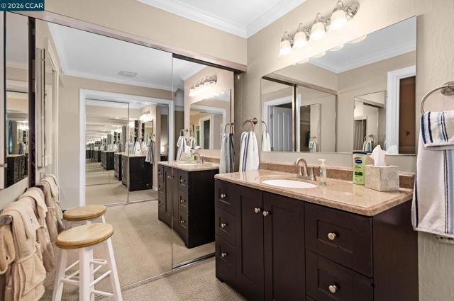 2055 Cactus Ct, Walnut Creek CA: https://media.crmls.org/mediaz/88dc94d1-0d9d-4d43-a403-e8ae158d73ce.jpg