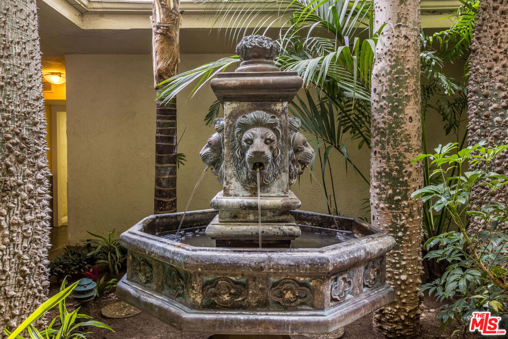https://media.crmls.org/mediaz/88dcc2d8-3d79-47d5-9080-824dc9abf362.jpg?preset=X-Large