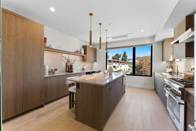 Detail Gallery Image 6 of 27 For 4210 Tonopah Ave, San Diego,  CA 92110 - 3 Beds | 3/1 Baths